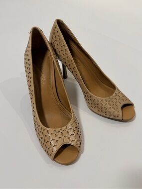 Arturo Chiang Beige Leather Laser Cut Peep Toe Heels Size 8
